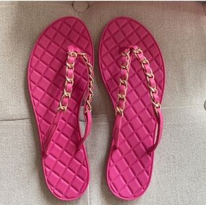 Aerosoles bright pink with gold chain flip flops